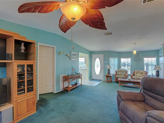 5th image of 823 Tamarind Cir