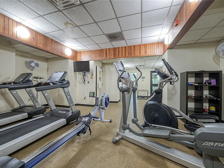 320 Fort Duquesne Blvd #4E — Photo 42