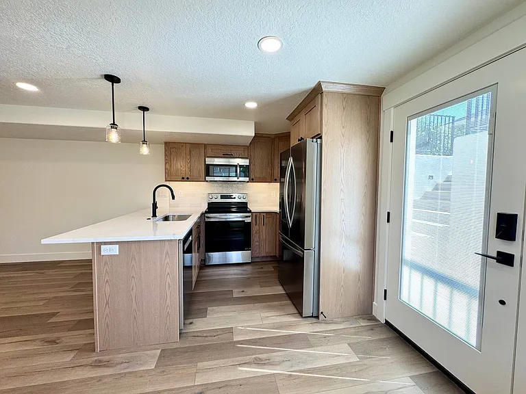 698 S Lake View Dr #B — Photo 4