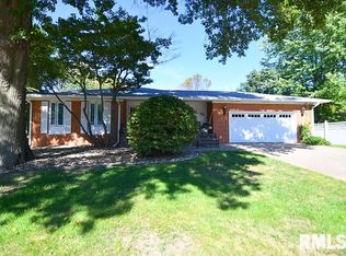 411 24th Avenue Ct, East Moline, IL 61244