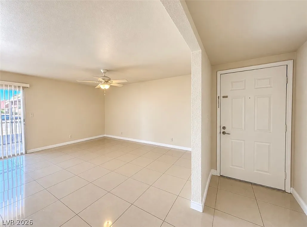 2 bed, 2.0 bath, 978 sqft, $1,395 — Photo 3