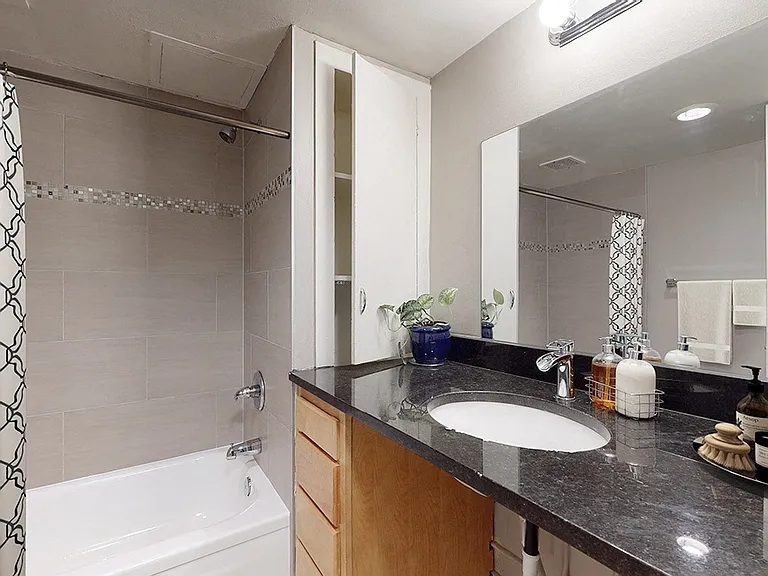 Latitude 40 — Photo 10