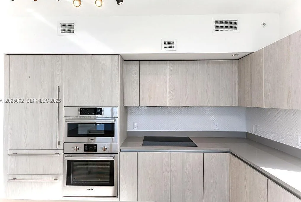 2 bed, 1060 sqft, $5,000 — Photo 1