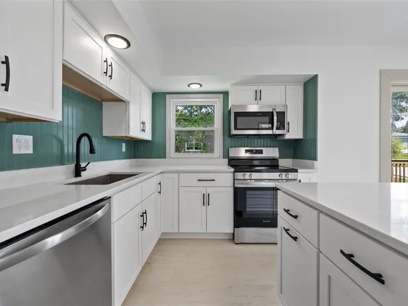 127 Broadmore Rd SW, Cedar Rapids, IA 52404