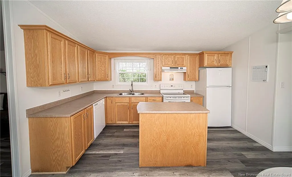 3 bed, 2.0 bath, 1152 sqft, $174,900 — Photo 2