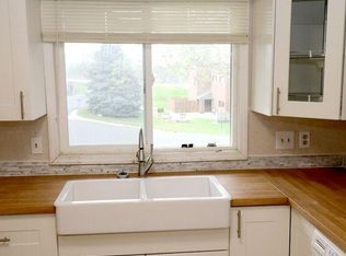 5412 W Old Shakopee Cir, Bloomington, MN 55437