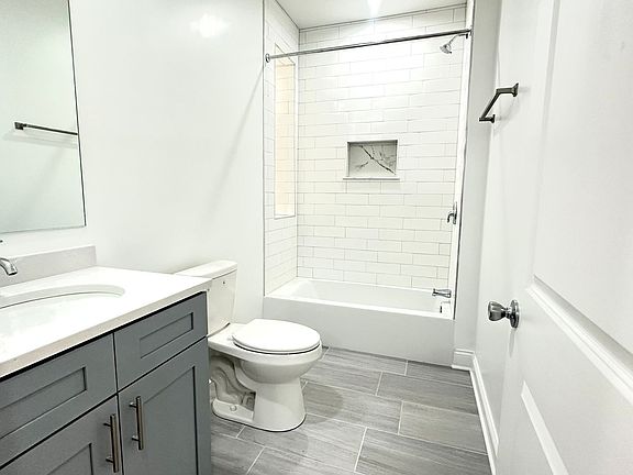 4th image of 4500 N Sheridan Rd #1012-3