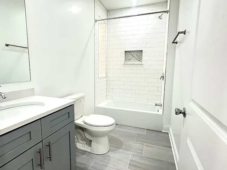 4500 N Sheridan Rd — Photo 5