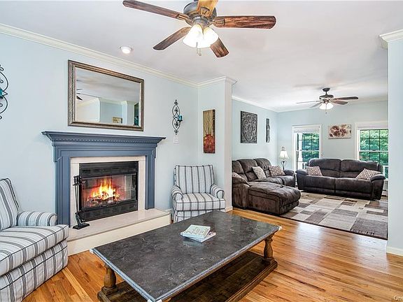 4th image of 24 Sunset Ln