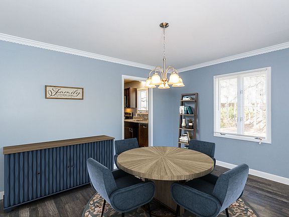 5th image of 122 Montrose Dr