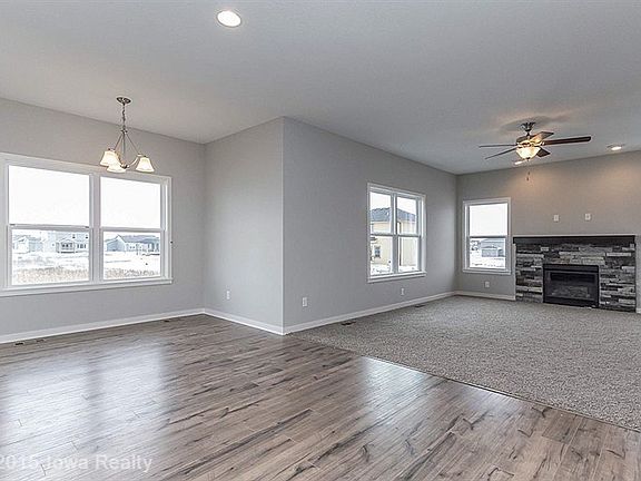 3rd image of 2450 SE Willowbrook Dr