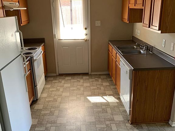 3rd image of 5106 Lauren Lea Dr APT B