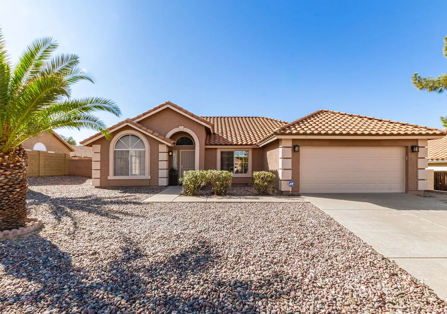 Fantastic Home with Private Pool and NO HOA! — Photo 3