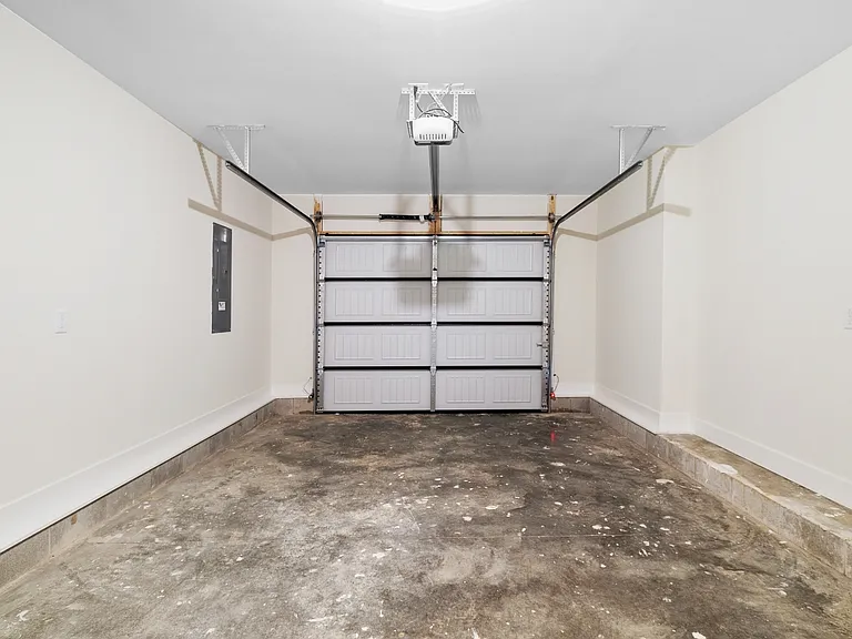12407 Hiawatha Ave — Photo 27