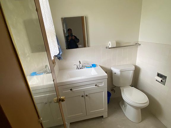 2nd image of 921 Woodland Dr