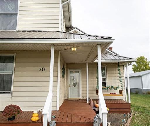 5th image of 212 W Main St