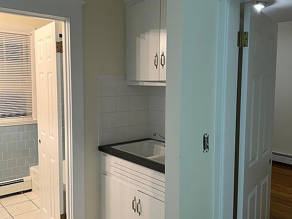4th image of 187 Sutton Ave #1R