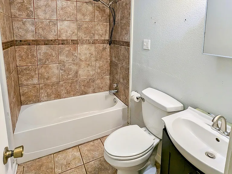 4644 Kendall Dr — Photo 10