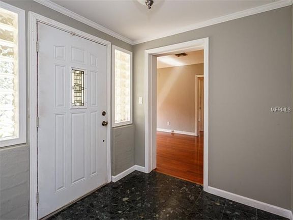 5th image of 706 Essex Pl