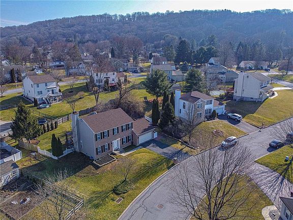 3rd image of 1915 Pemberton Pl