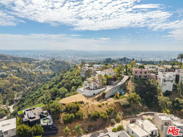 2131 Kew Dr, Los Angeles, CA 90046