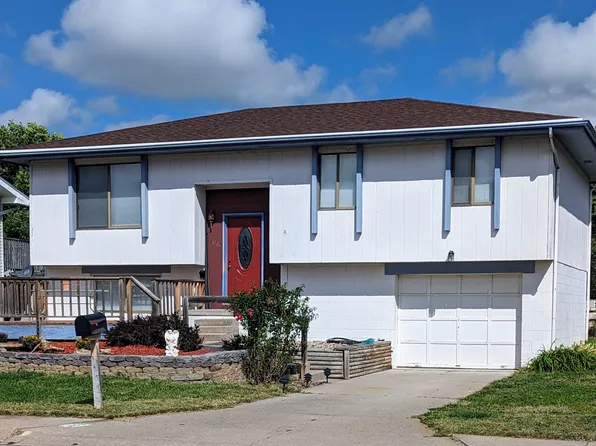 606 W 18th St, Cozad, NE 69130