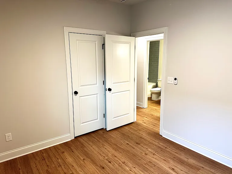 521 N Linwood Ave — Photo 34