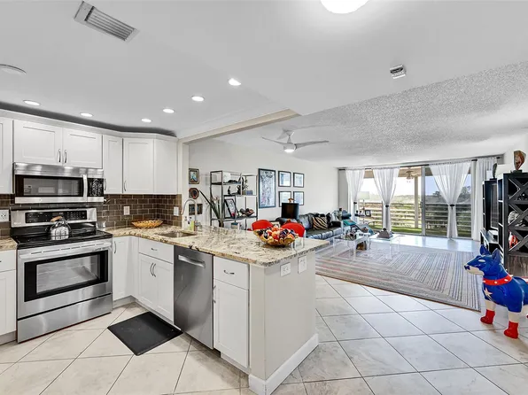 605 Oaks Drive #701, Pompano Beach, FL 33069