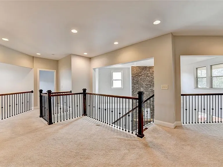 2540 Maple Ridge Ln — Photo 32