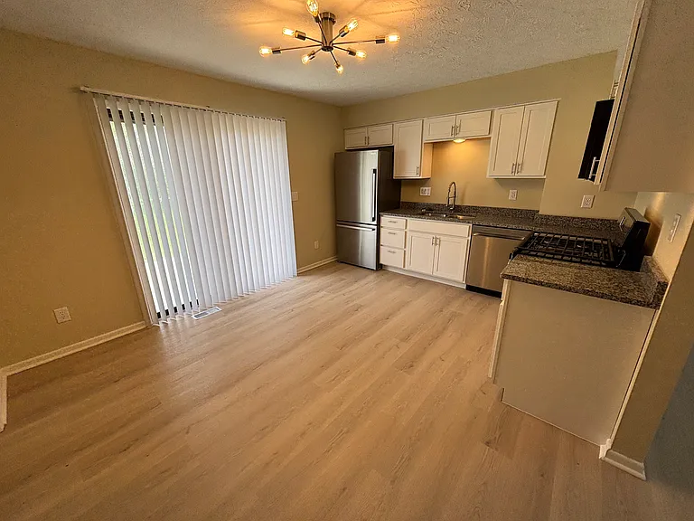 1826 Stoneview Ct — Photo 6