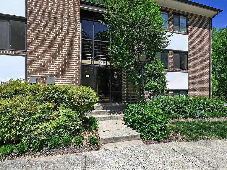 1533 Northgate Sq #11B — Photo 1