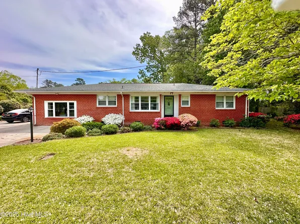 1604 Crescent Drive, Elizabeth City, NC 27909