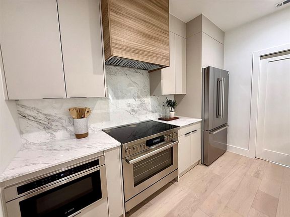 4th image of 4703 Mount Vernon Dr #1