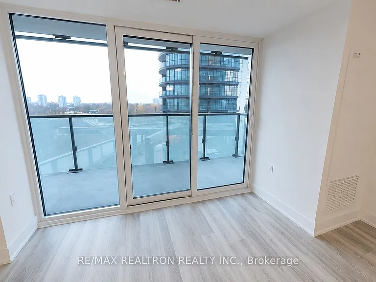 575 Bloor St E #604 — Photo 5