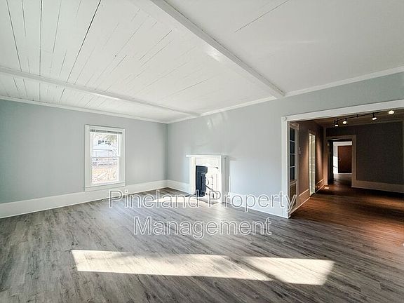 4th image of 413 E Donaldson Ave