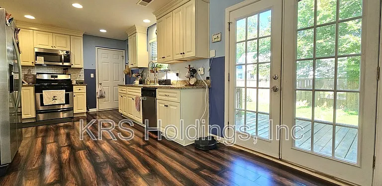 7721 Cortlandt Pl — Photo 9