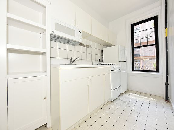 4th image of 145 W 12th St APT 3-2