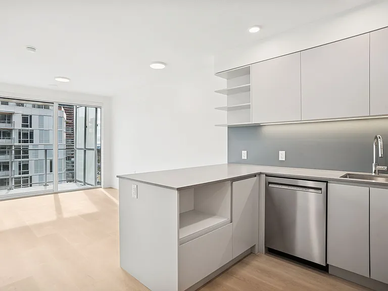 5670 Cambie St — Photo 30