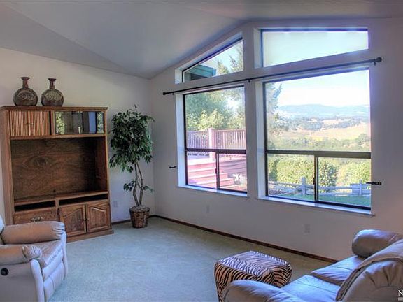 3rd image of 1705 Scenic Ln