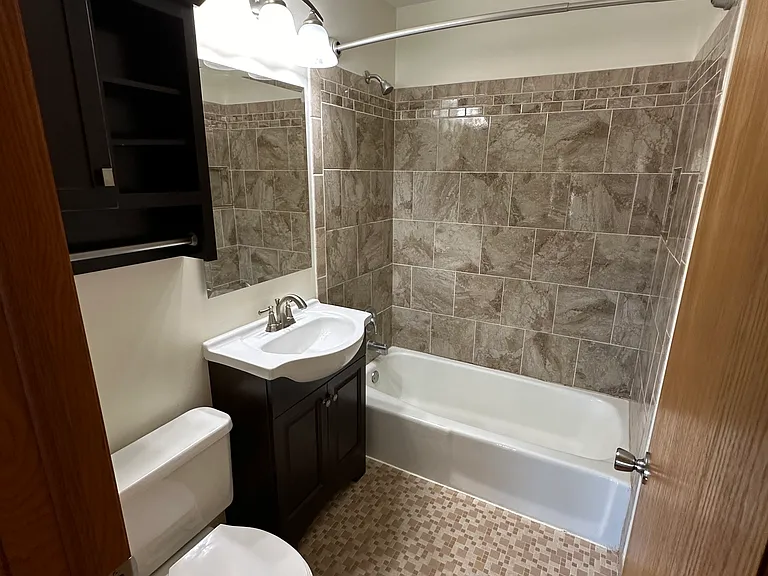 Clark Street Apartments — Photo 4