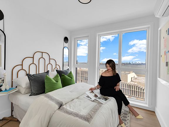 5th image of 5 Stuyvesant Pl #3E