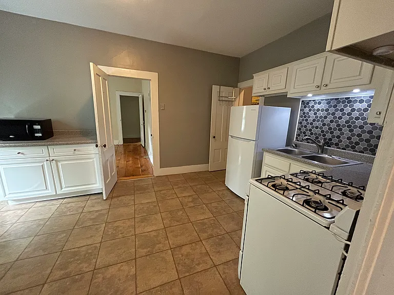 Eat-in kitchen
