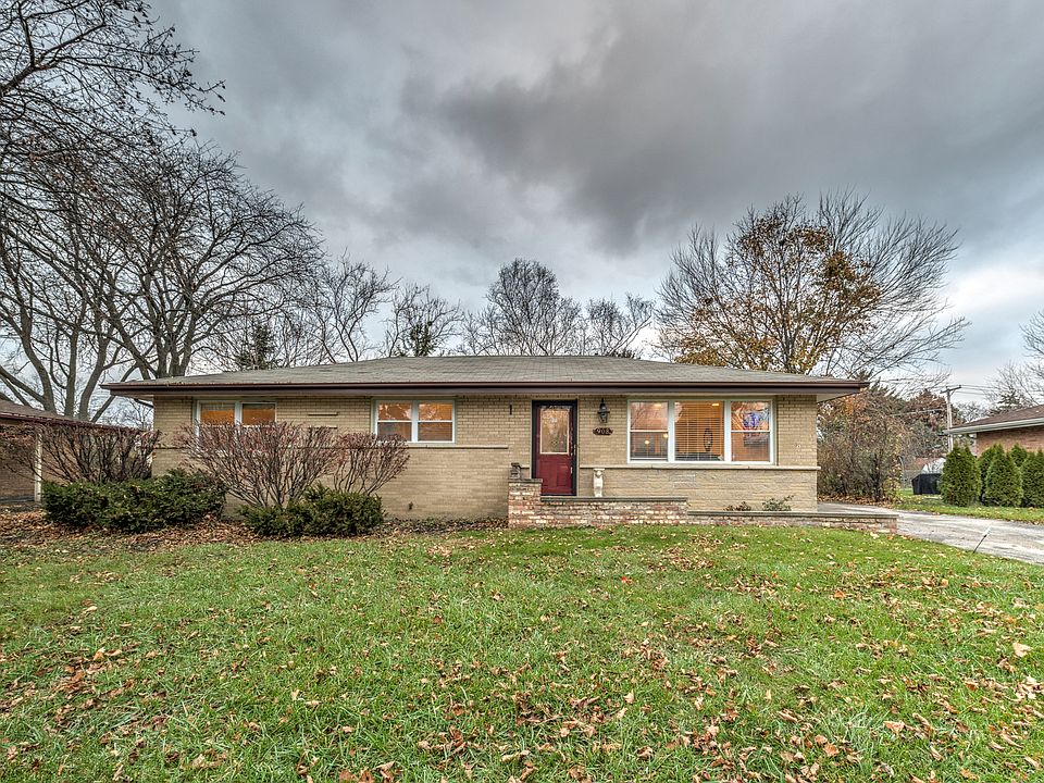 1st image of 908 E Lilly Ln