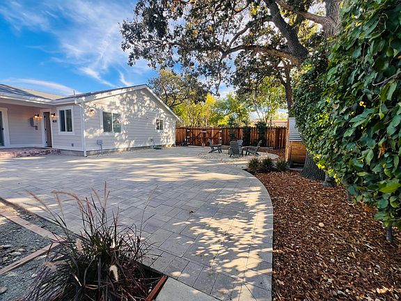 5th image of 4018 Lillian Dr #4020