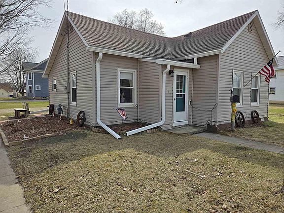 2nd image of 403 3rd St SE