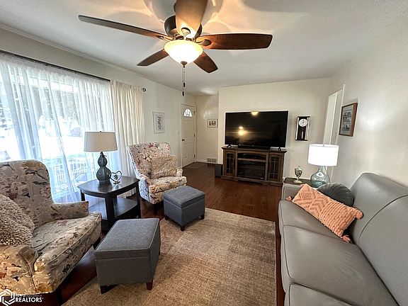 4th image of 21 Oak Dr