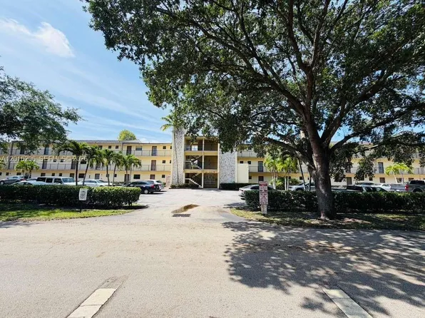 9150 NW 38th Dr APT 301, Pompano Beach, FL 33065