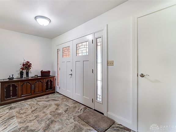 5th image of 1045 Oak Lea Dr