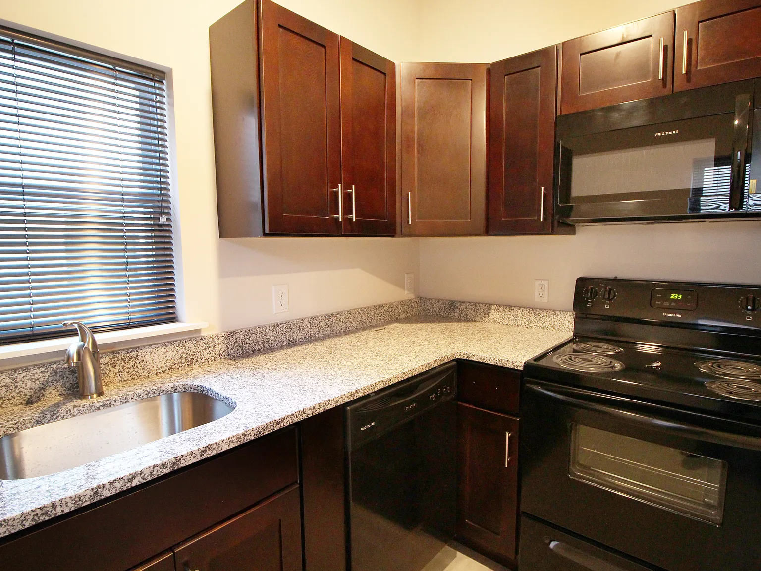 Studio, $1,075 — Photo 3
