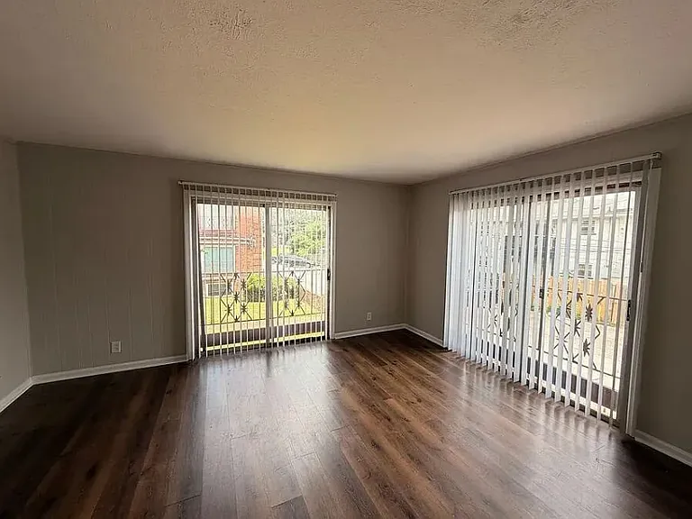 1708 Jennifer Road — Photo 6